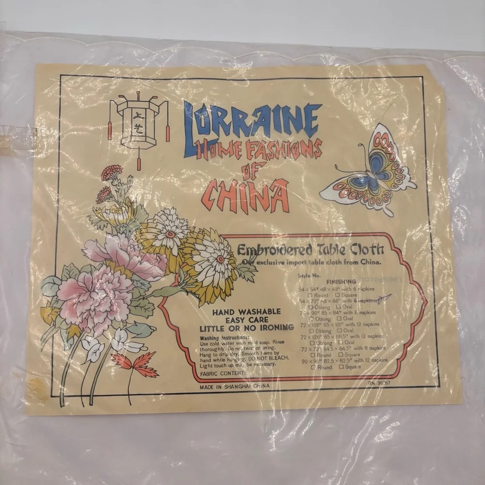 Vintage‎ Lorraine Home Tablecloth Napkins Embroidered Strawberry Set Unused
